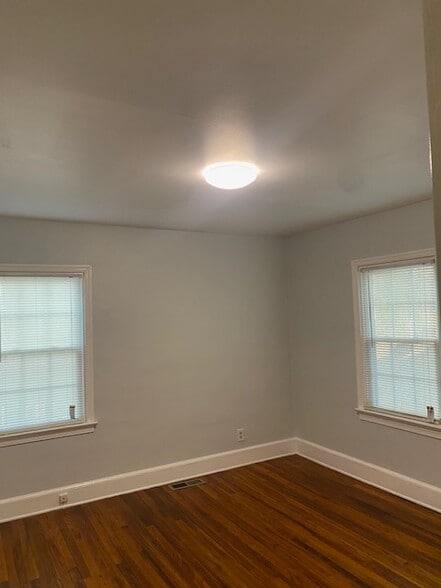 More Photos Of 5560 Jonesboro Rd, Lake City Office For Sale