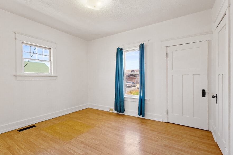 More Photos Of 1021 Fruitvale Blvd, Yakima Office For Sale