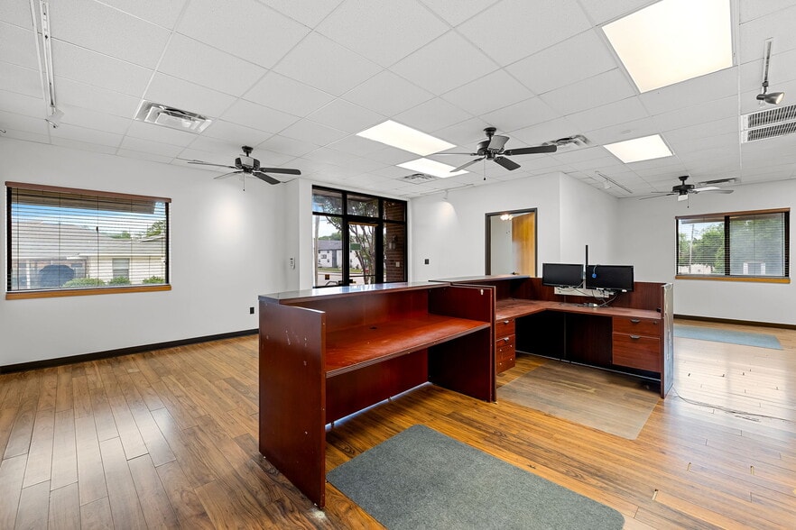 More Photos Of 1515 E Belt Line Rd, Carrollton Office Residential For Sale