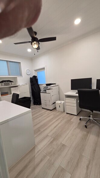 More Photos Of 85998 Overseas Hwy, Islamorada Office Residential For Lease