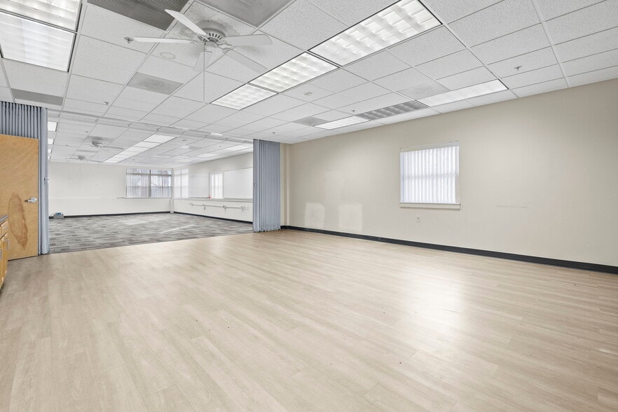 More Photos Of 4240 S Lees Summit Rd, Independence Office For Lease