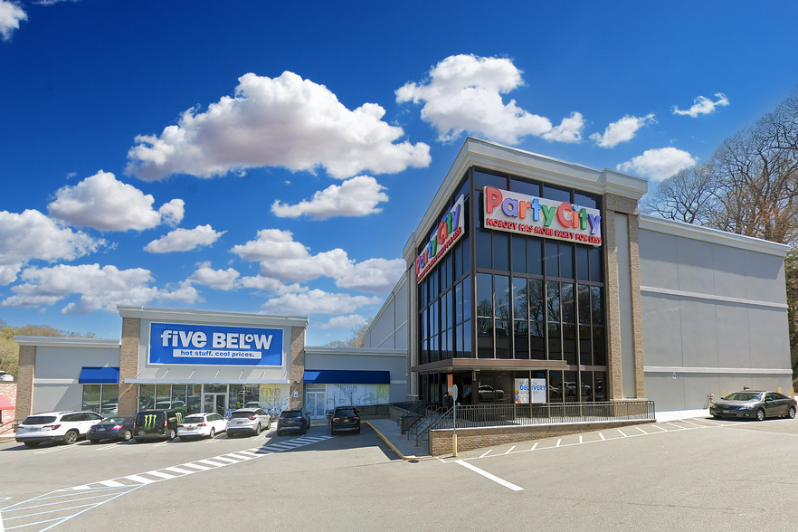 Primary Photo Of 2550 Central Park Ave, Yonkers Unknown For Lease