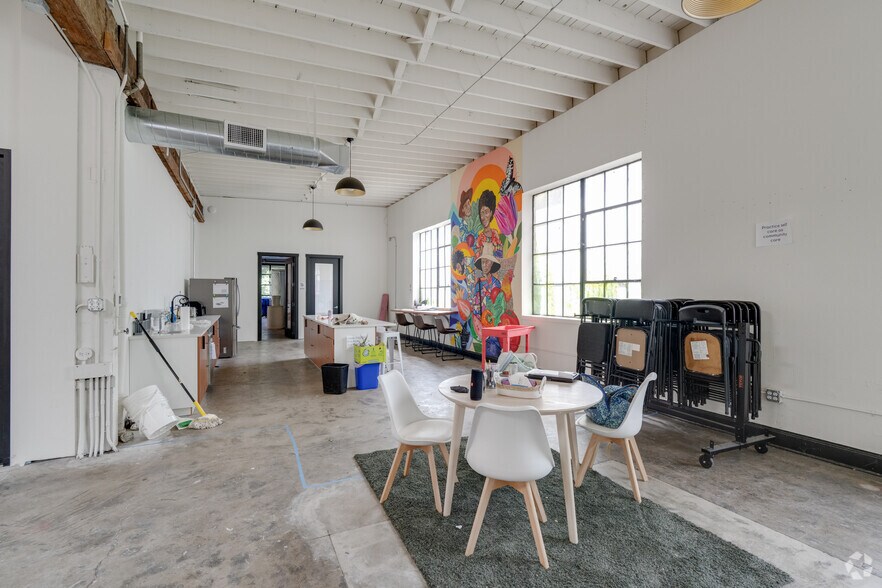 More Photos Of 1960 SE Hawthorne Blvd, Portland Apartments For Sale