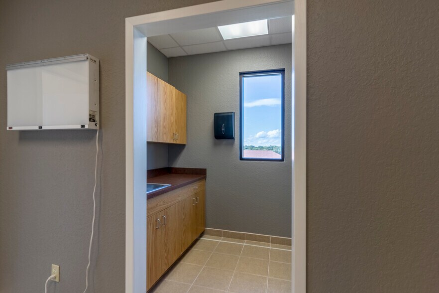More Photos Of 301 Skyline Dr, Lady Lake Medical For Sale