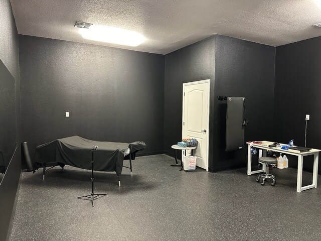 More Photos Of 2420 Bob White Dr, Granbury Specialty For Lease