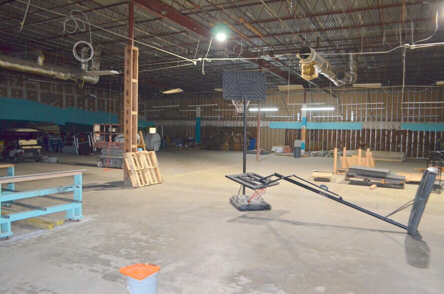 More Photos Of 2010 Stateline Rd W, Southaven Schools For Lease