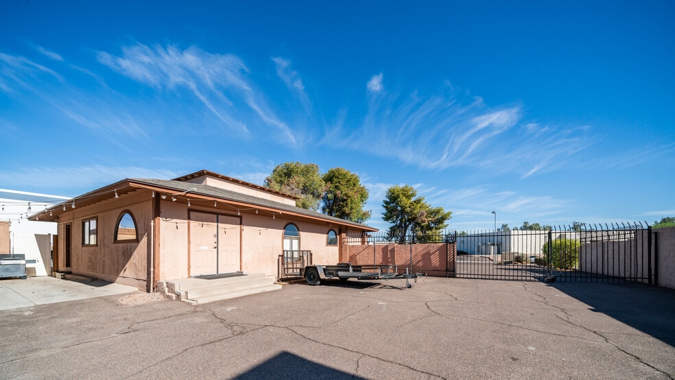 More Photos Of 680 N Golden Key St, Gilbert Warehouse For Lease