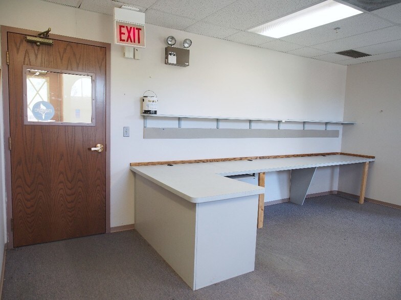 More Photos Of 329-331 S York Rd, Bensenville Daycare Center For Lease