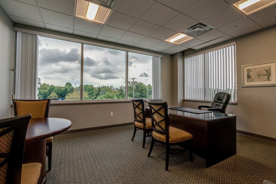 More Photos Of 8000 Brooktree Rd, Wexford Medical For Lease