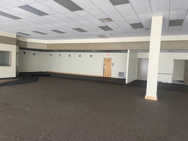 More Photos Of 3226 Saint Stephens Rd, Mobile Showroom For Lease