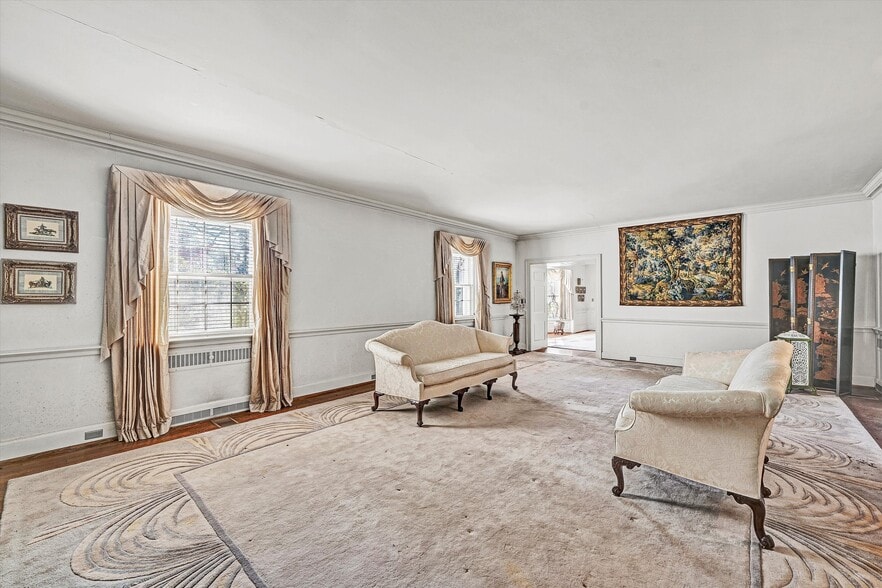 More Photos Of 934 Commander Dr, Roanoke Specialty For Sale