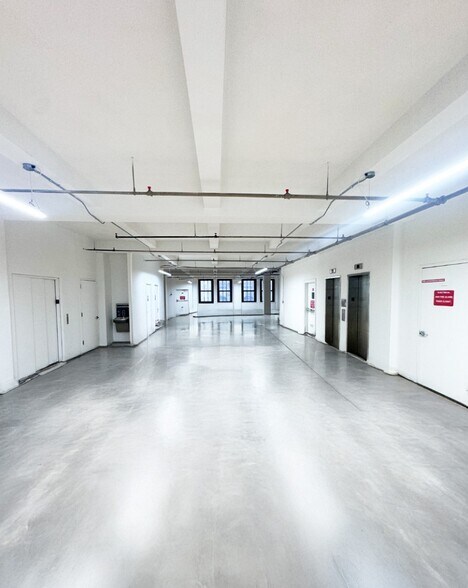 More Photos Of 16-18 W 39th St, New York Loft Creative Space For Lease