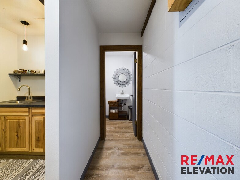 More Photos Of 915 W Fetterman St, Buffalo Office For Sale