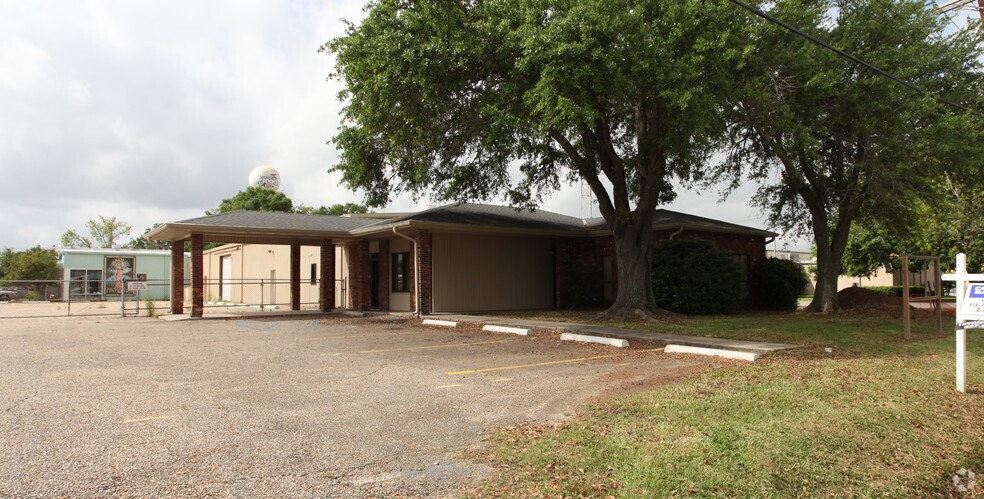 Primary Photo Of 1101 Eraste Landry Rd, Lafayette Flex For Lease