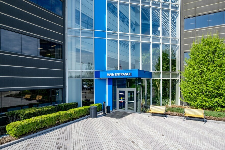 More Photos Of 26913 Northwestern Hwy, Southfield Medical For Lease