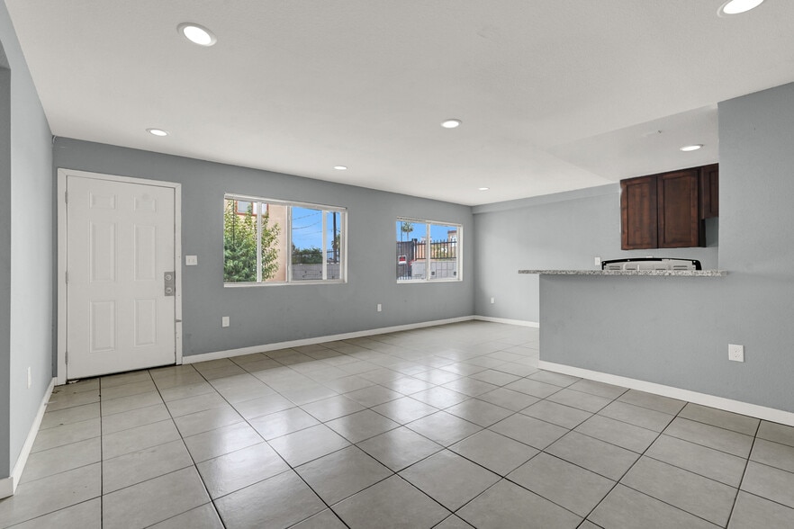 More Photos Of 521 Calcaterra Cir, Las Vegas Apartments For Sale