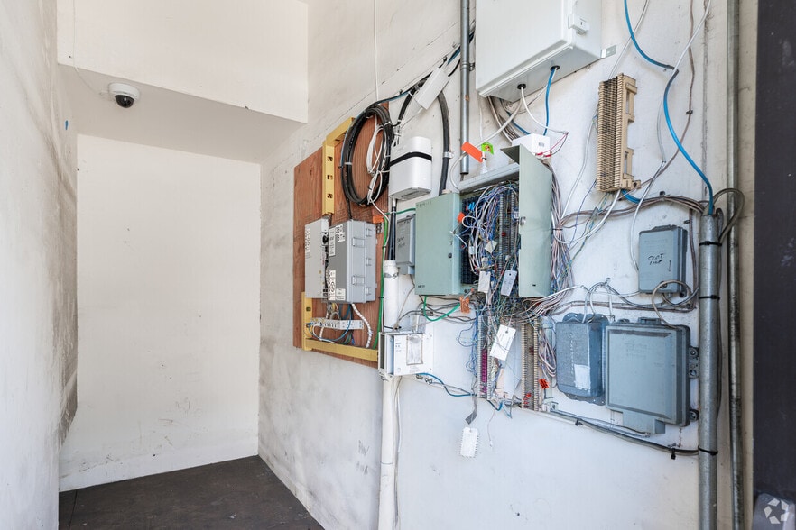 More Photos Of 801-821 Webster St, Oakland Storefront Retail Office For Sale