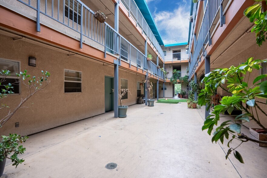 More Photos Of 1114-1116 Pacific Ave, Santa Cruz Apartments For Sale