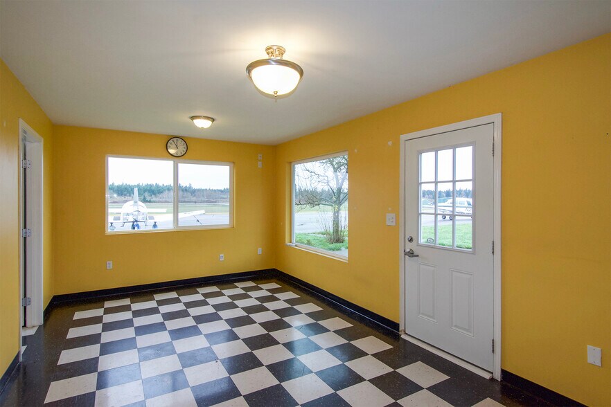 More Photos Of 191 Airport Rd, Port Townsend Airplane Hangar For Lease