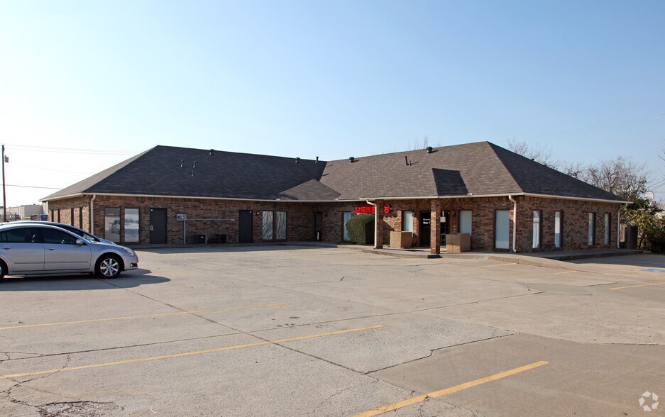 More Photos Of 817 SW 89th St, Oklahoma City Medical For Sale