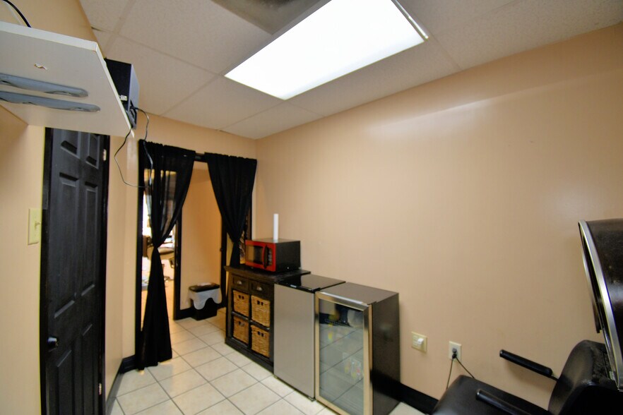 More Photos Of 128 E Orange Ave, Lake Wales General Retail For Sale