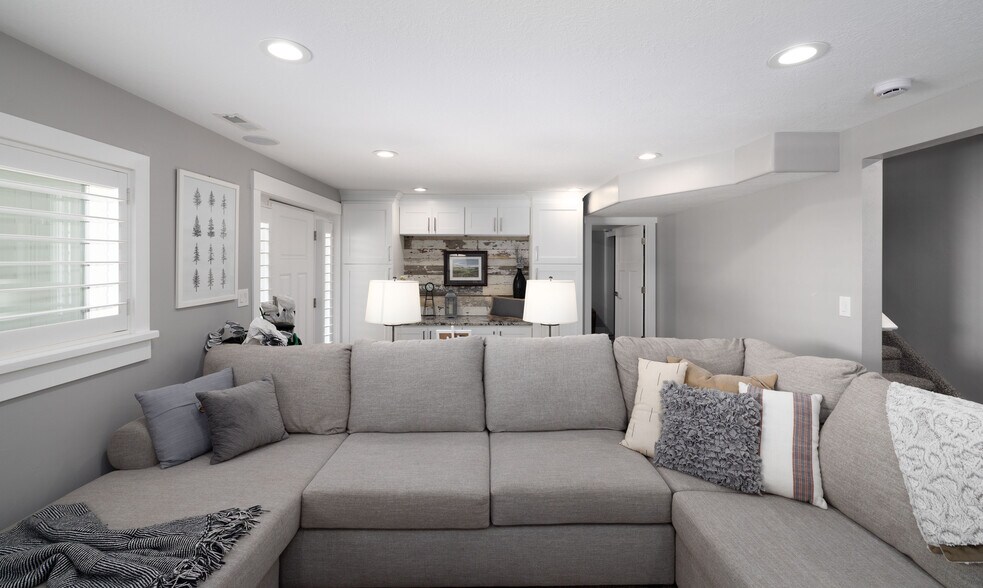 More Photos Of 270 E 5100 S, Washington Terrace Multifamily For Sale