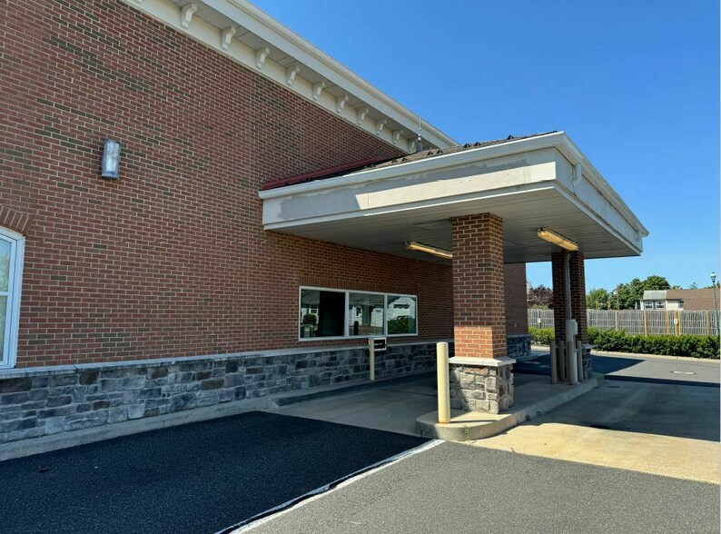 More Photos Of 350 Main St, Pennsburg Drugstore For Lease