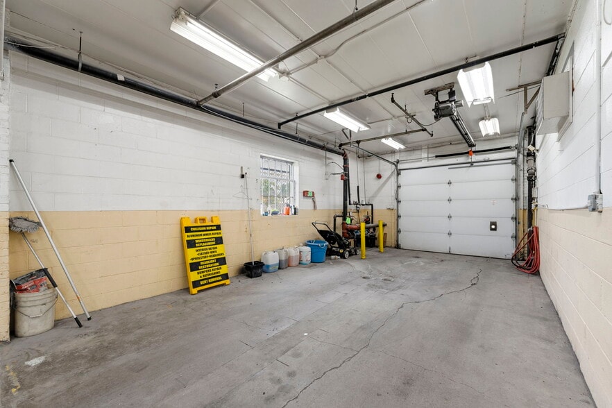 More Photos Of 1765 Busse Hwy, Des Plaines Warehouse For Sale
