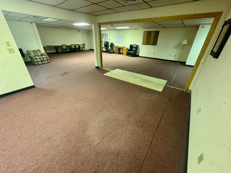 More Photos Of 50 Chelton Ave, West Hartford Warehouse For Lease