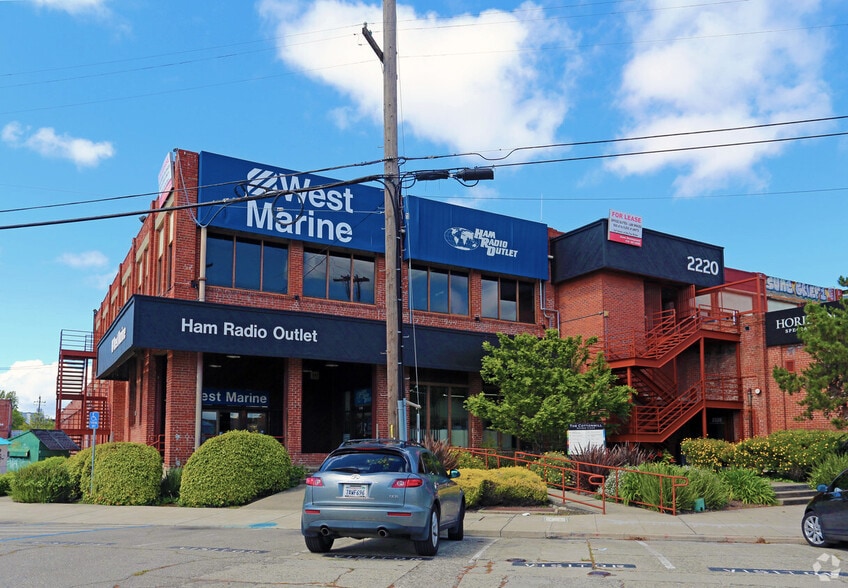 More Photos Of 2130-2220 Livingston St, Oakland Light Manufacturing For Lease