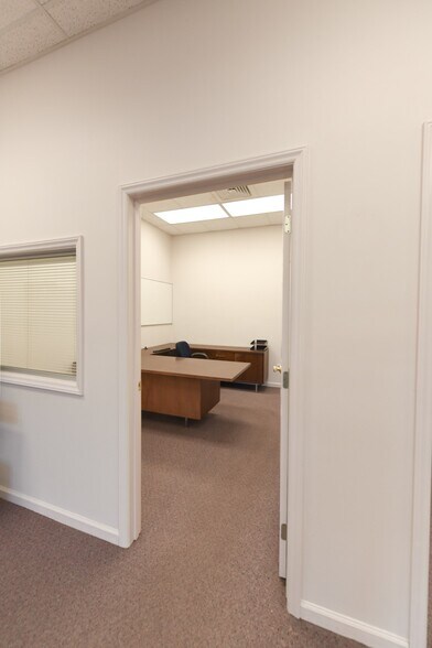 More Photos Of 409 Chicago Dr, Fayetteville Flex For Lease