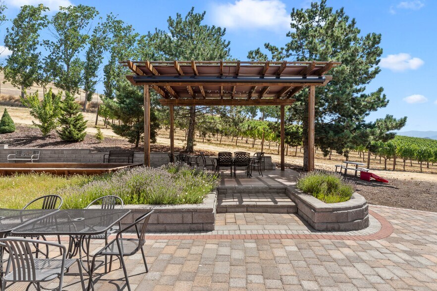 More Photos Of 1320 N Mountain Ave, Ashland Winery Vineyard For Sale