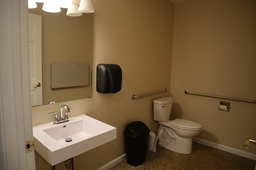 More Photos Of 4101 E 3rd St, Bloomington Office For Lease