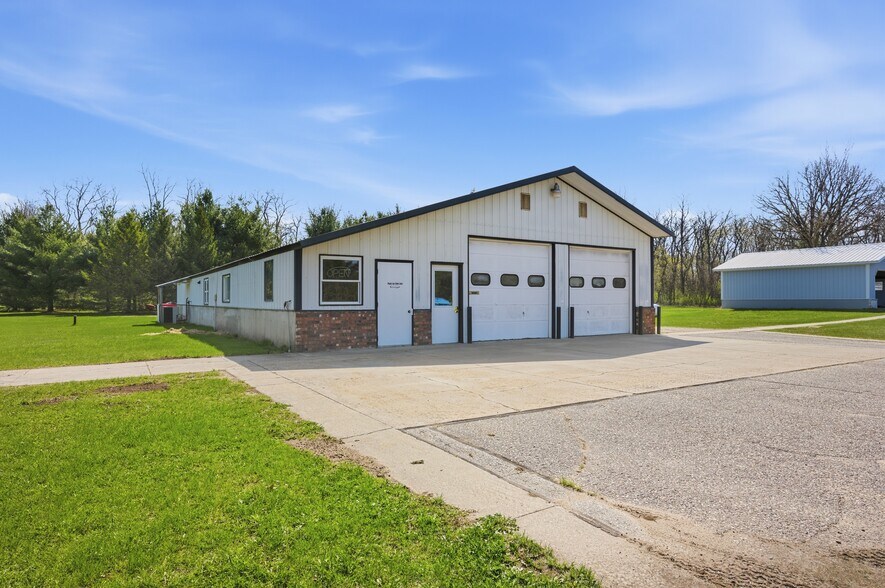 More Photos Of 4182 Highway 23, Wisconsin Dells Manufacturing For Sale