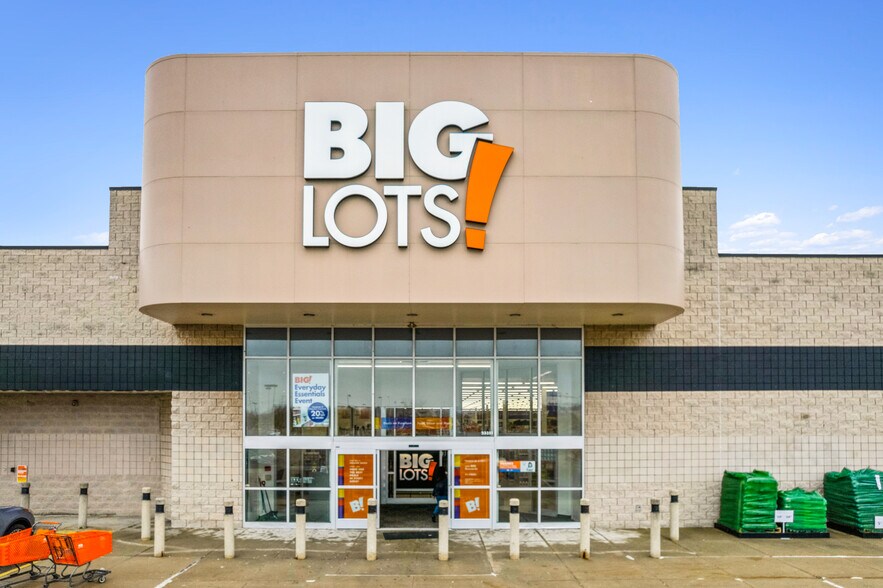 More Photos Of 23351 Eureka Rd, Taylor Freestanding For Lease