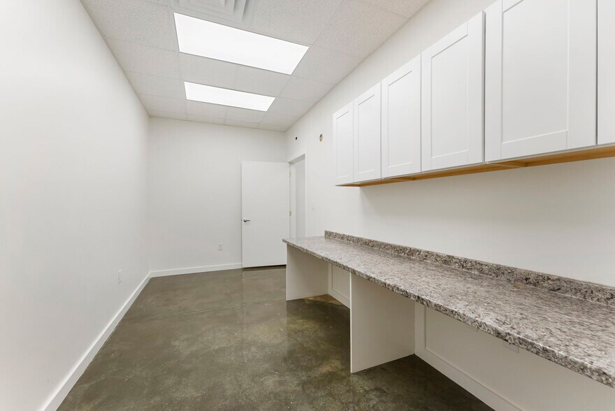More Photos Of 26211 I-45, Spring Office For Lease