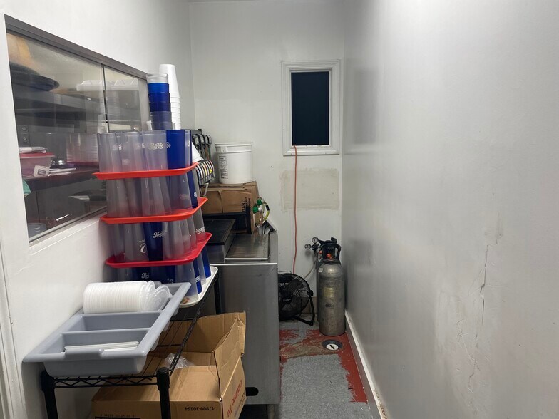 More Photos Of 6891 S Highland Blvd, Grifton Restaurant For Sale