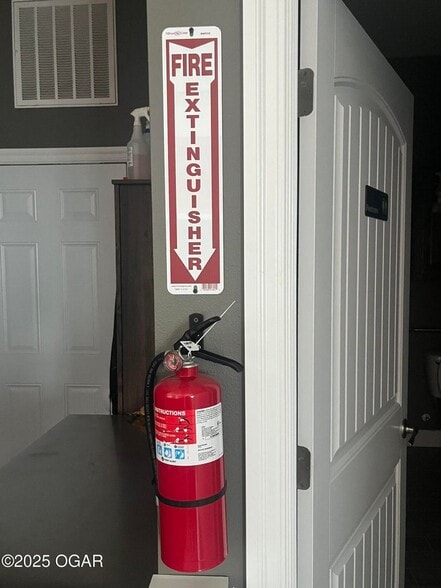 More Photos Of 3820 E 20th St, Joplin Specialty For Sale