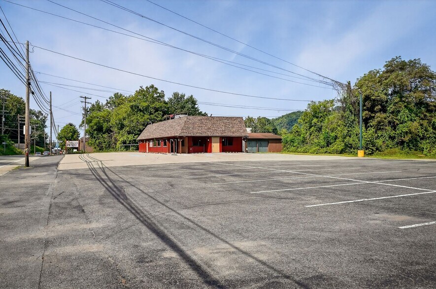 More Photos Of 550 McKeesport Rd, Elizabeth Freestanding For Sale