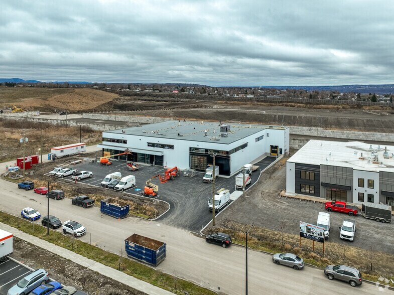 More Photos Of 510 Rue Margaret-Fraser, Québec Manufacturing For Lease