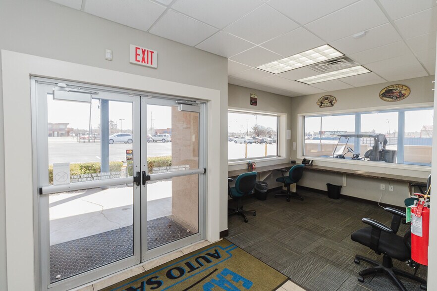 More Photos Of 3101 S Broadway St, Wichita Freestanding For Sale