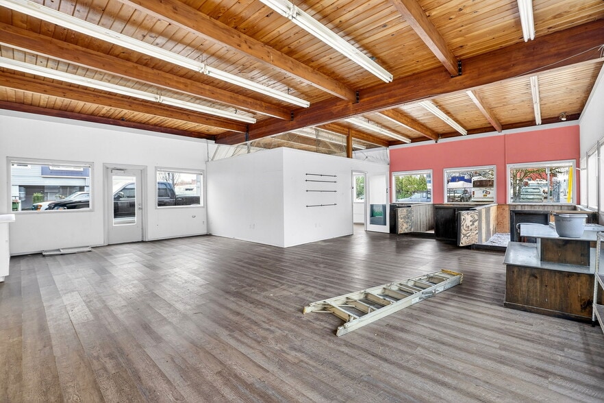 More Photos Of 814 E 2nd St, Newberg Office For Sale