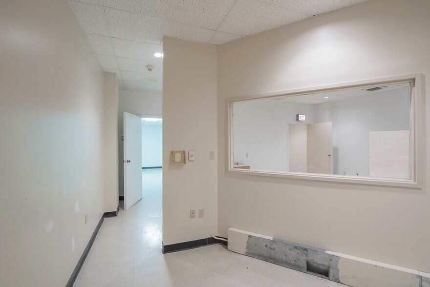 More Photos Of 493 Main St, Warsaw Medical For Sale