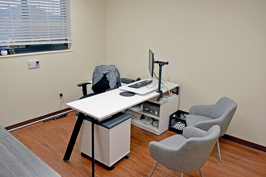 More Photos Of 2413 Corporate Ctr, Granite City General Retail For Sale