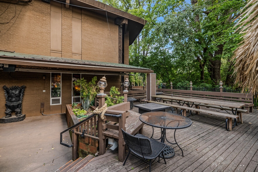More Photos Of 1900 & 1924 Marshall St NE, Minneapolis Restaurant For Sale
