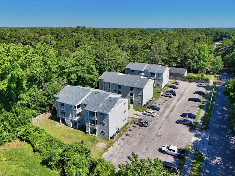 Primary Photo Of 201-217 Sunn Aire Ct, Wilmington Apartments For Sale