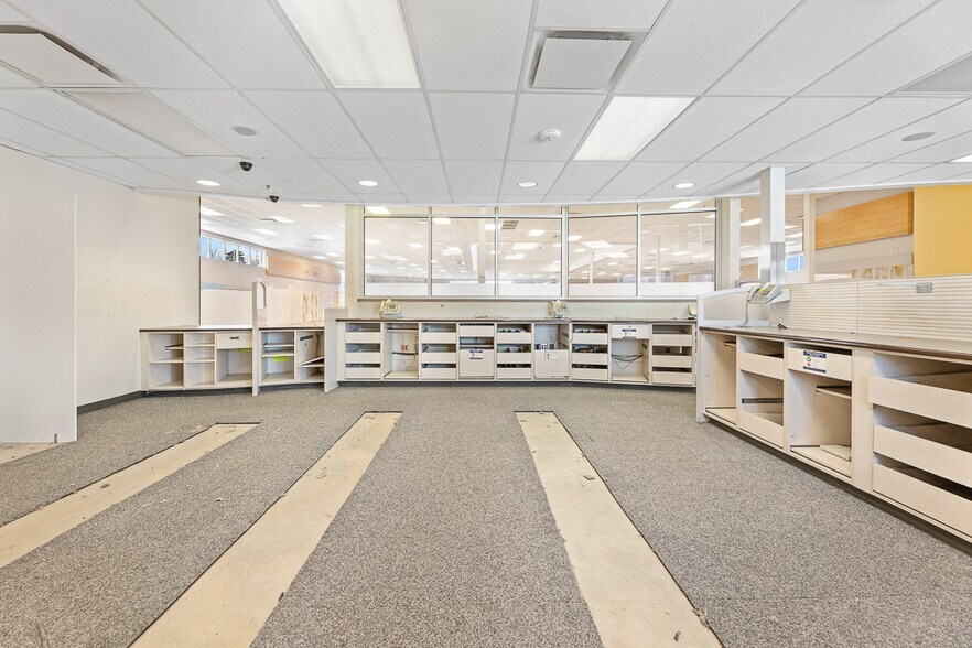 More Photos Of 2229 E State St, Salem Drugstore For Sale