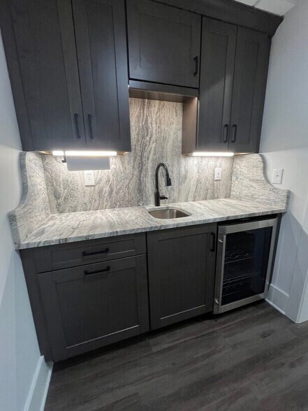 More Photos Of 295 W Crossville Rd, Roswell Office For Lease