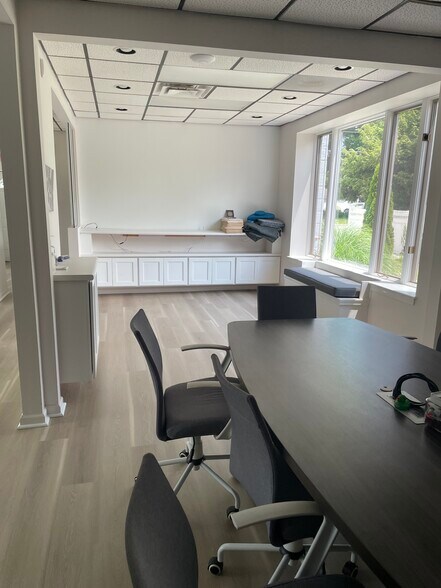 More Photos Of 17 Parker Terrace Ext, Glastonbury Office For Lease