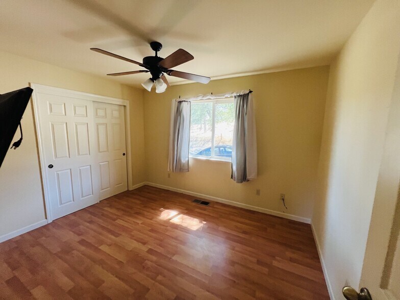More Photos Of 5109 Smith Rd, Mariposa Office For Sale